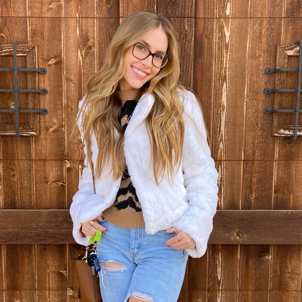 Hi, I’m Madeline! I’m selling teenage girls clothing, accessories, and more!